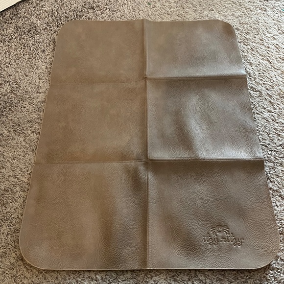 Itzy ritzy mini leopard diaper bag with pacifier holder, hand sanitizer holder - Picture 10 of 10